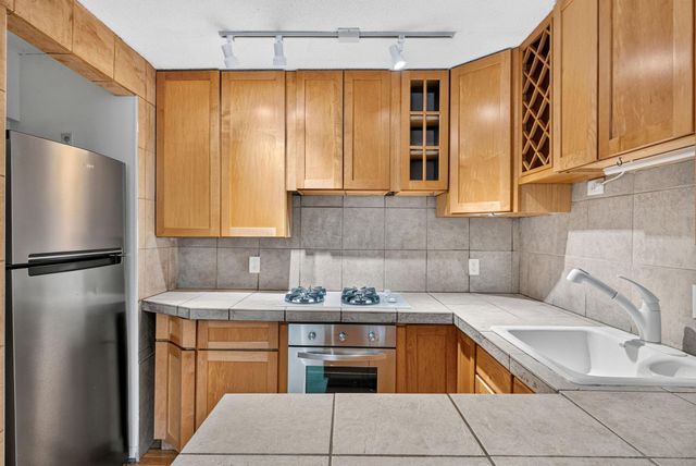 1912 Dupont Avenue S 105, Minneapolis, MN 55403