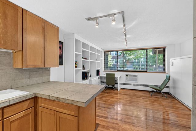 1912 Dupont Avenue S 105, Minneapolis, MN 55403