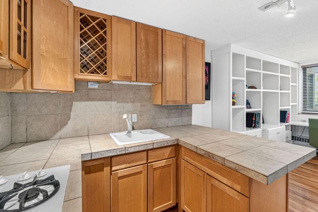 1912 Dupont Avenue S 105, Minneapolis, MN 55403