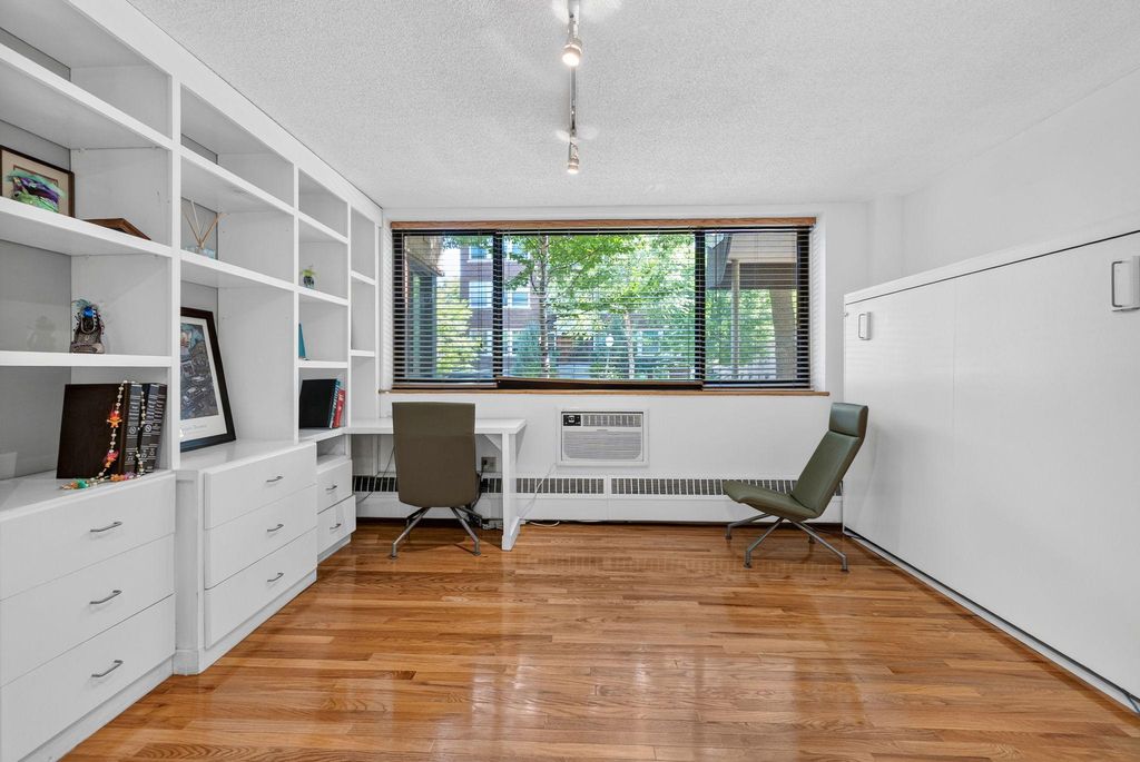 1912 Dupont Avenue S 105, Minneapolis, MN 55403 — photo 3