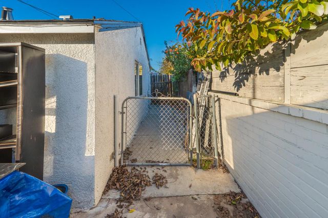 1413 W Fountain Way, Fresno, CA 93705