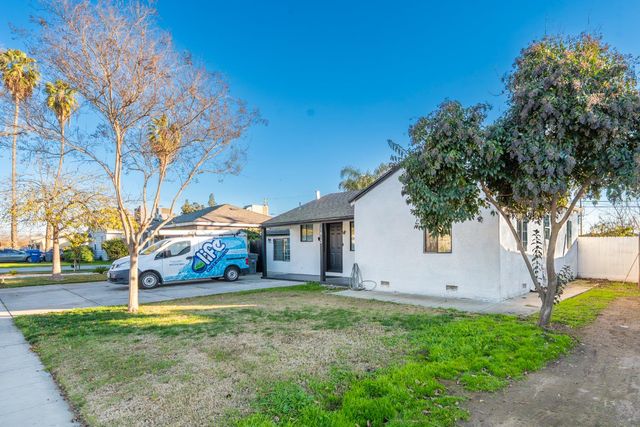 1413 W Fountain Way, Fresno, CA 93705