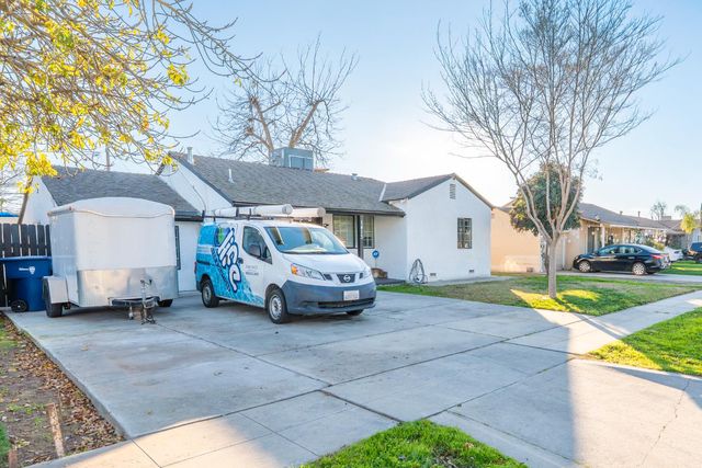 1413 W Fountain Way, Fresno, CA 93705