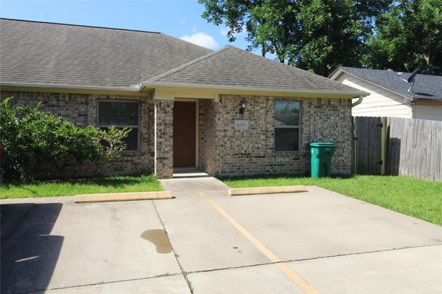 814 Mobile Drive B, Pasadena, TX 77506