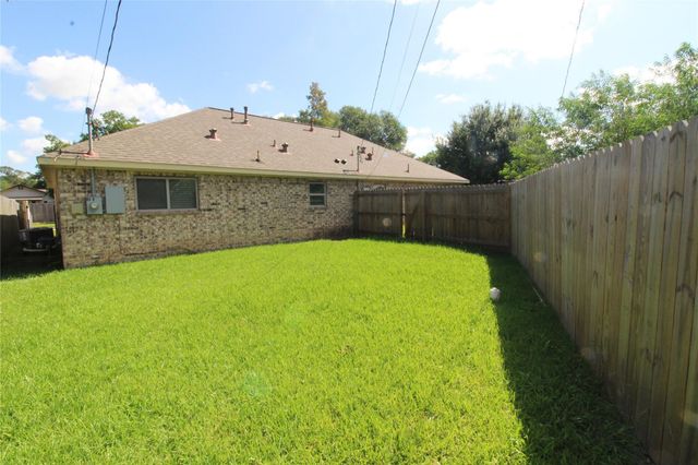 814 Mobile Drive B, Pasadena, TX 77506