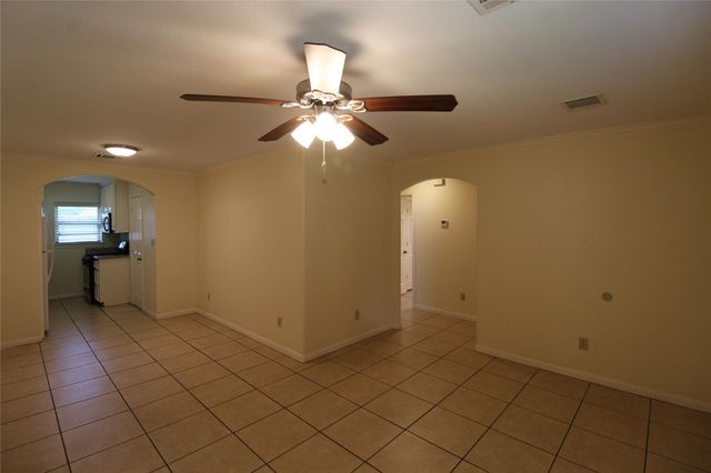 814 Mobile Drive B, Pasadena, TX 77506