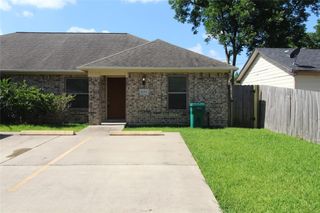 814 Mobile Drive B, Pasadena, TX 77506