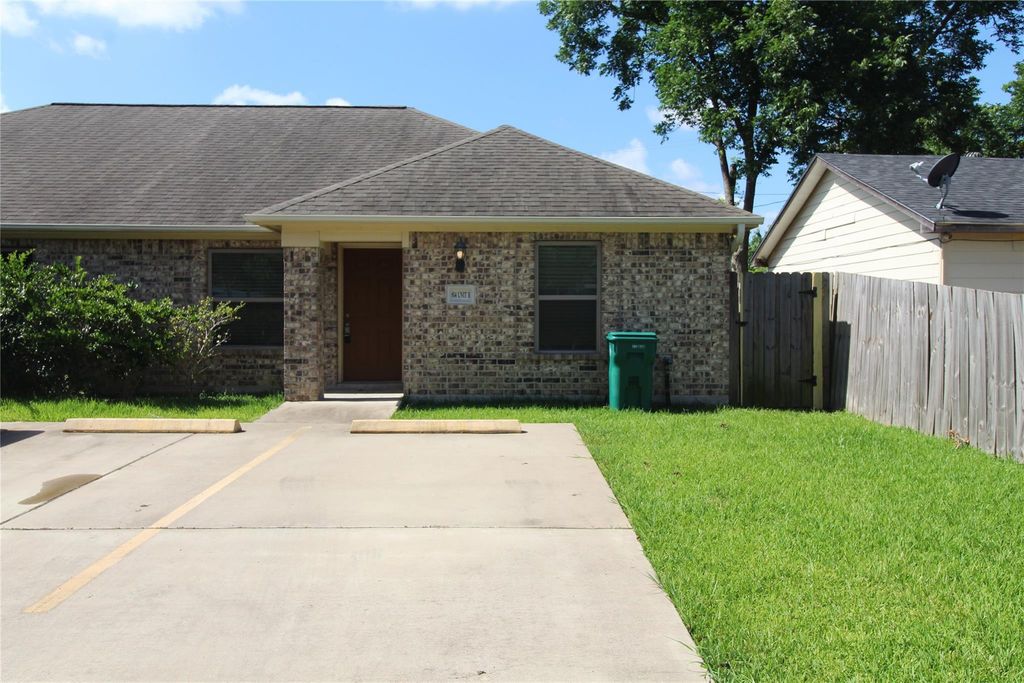 814 Mobile Drive B, Pasadena, TX 77506