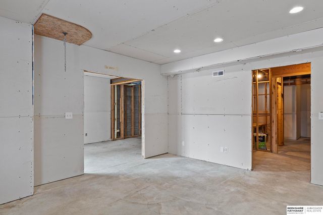 17919 Nicholas Road, Plattsmouth, NE 68048