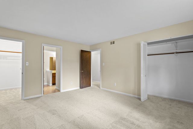 24445 W Lancelot Lane, Joliet, IL 60404