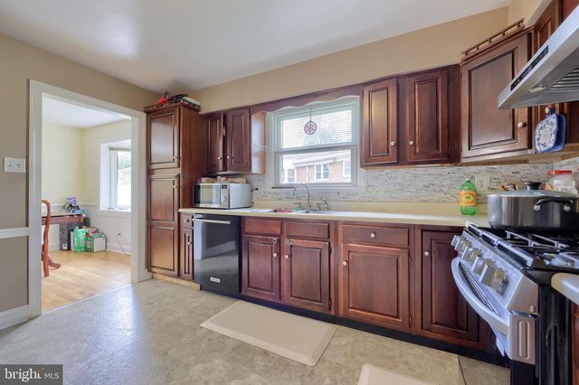 100 N LYNBROOK DR N, York, PA 17402