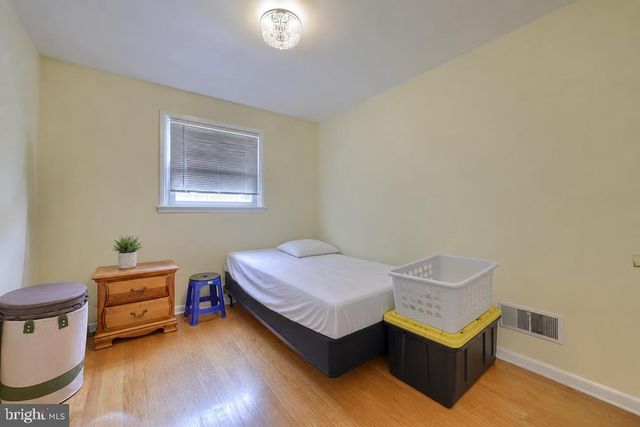 100 N LYNBROOK DR N, York, PA 17402