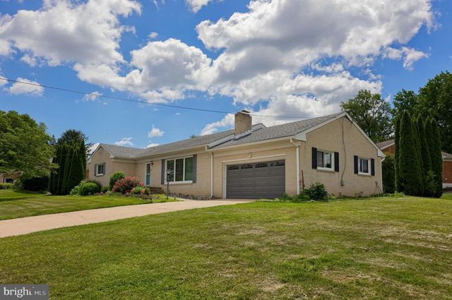 100 N LYNBROOK DR N, York, PA 17402