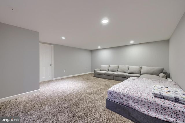 100 N LYNBROOK DR N, York, PA 17402