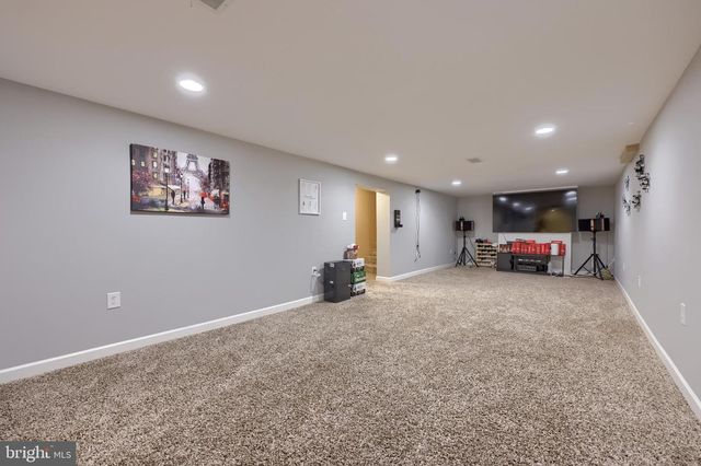 100 N LYNBROOK DR N, York, PA 17402