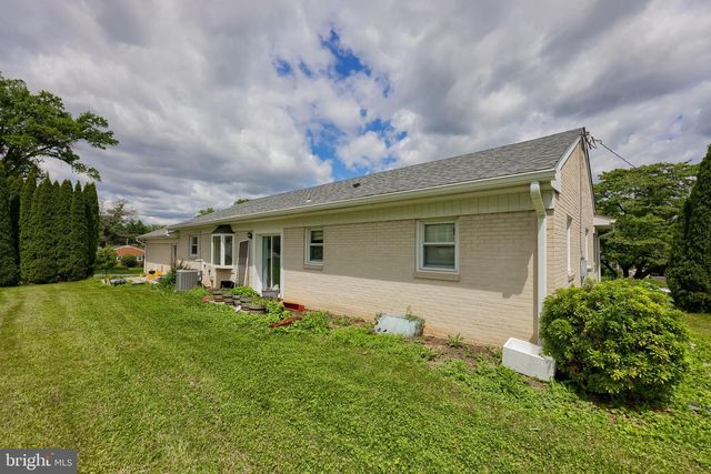 100 N LYNBROOK DR N, York, PA 17402