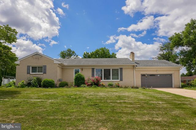 100 N LYNBROOK DR N, York, PA 17402