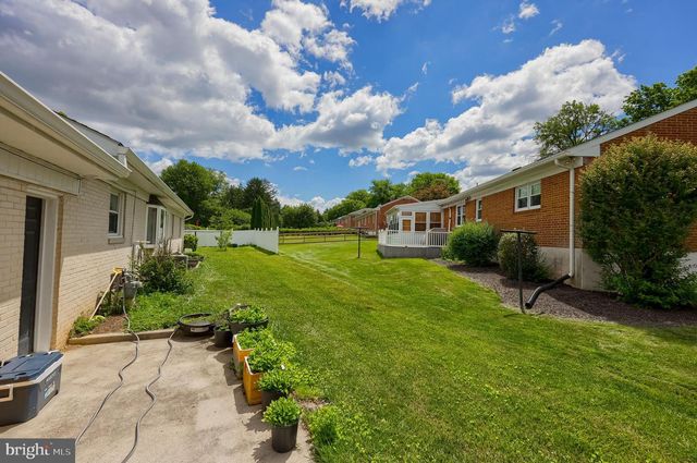 100 N LYNBROOK DR N, York, PA 17402