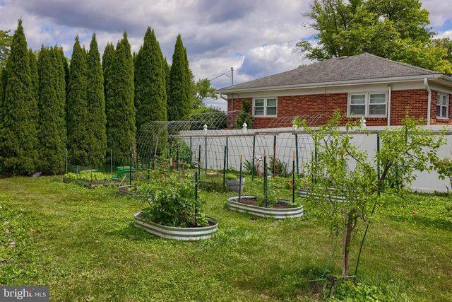 100 N LYNBROOK DR N, York, PA 17402