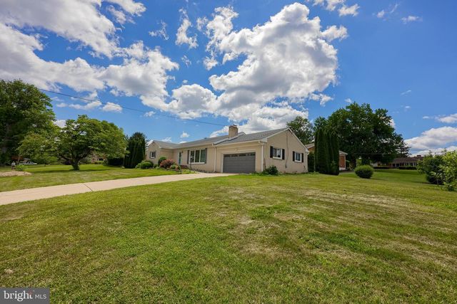 100 N LYNBROOK DR N, York, PA 17402