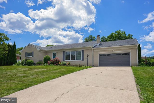 100 N LYNBROOK DR N, York, PA 17402