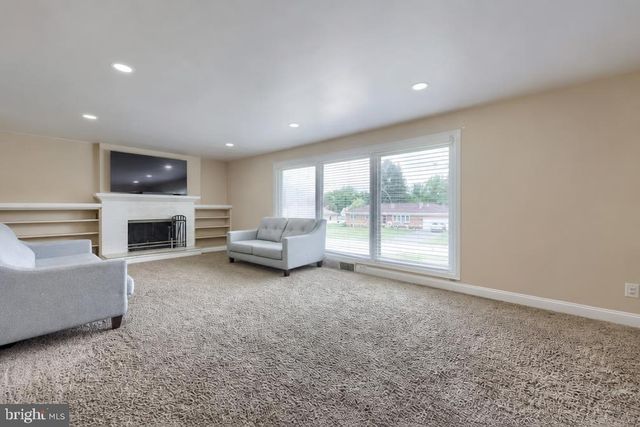 100 N LYNBROOK DR N, York, PA 17402