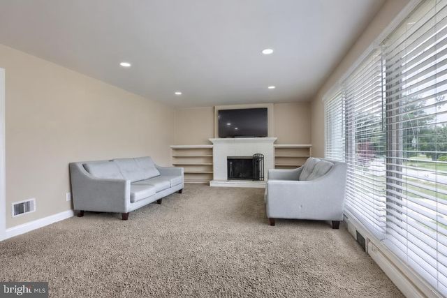100 N LYNBROOK DR N, York, PA 17402