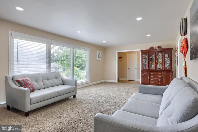 100 N LYNBROOK DR N, York, PA 17402