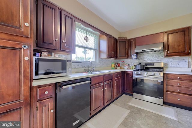100 N LYNBROOK DR N, York, PA 17402