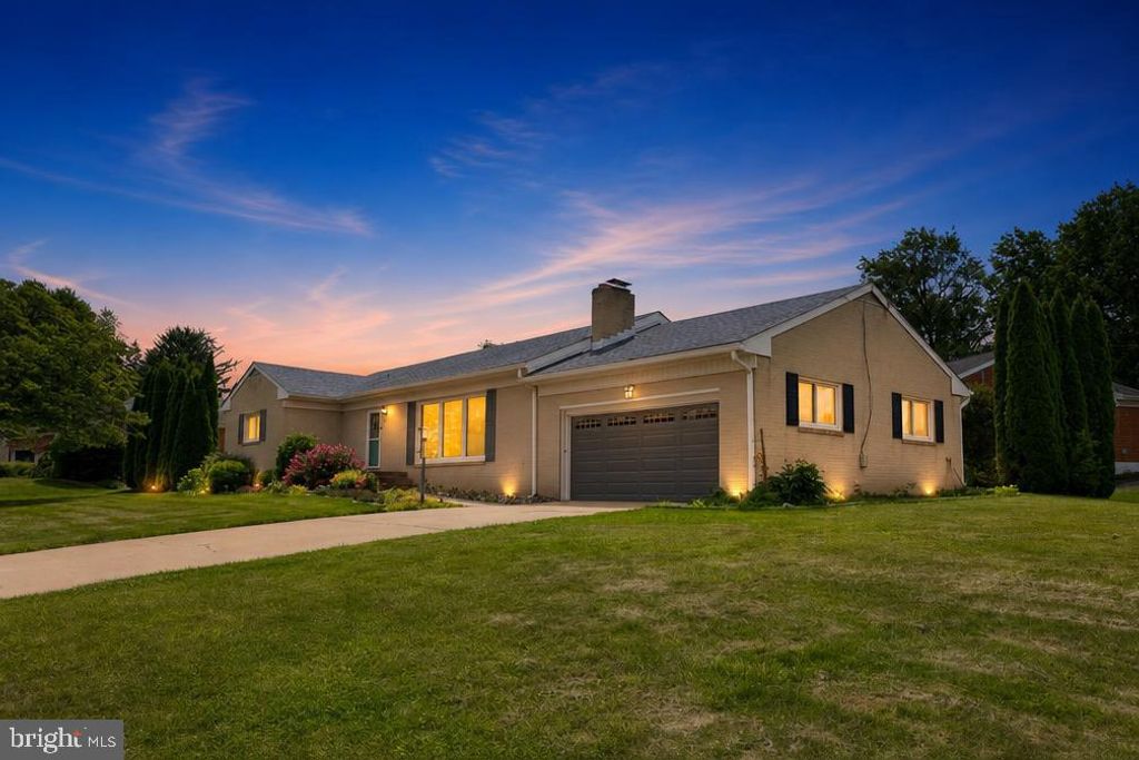 100 N LYNBROOK DR N, York, PA 17402