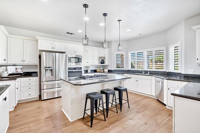 21686 Westmere Lane, Friant, CA 93626