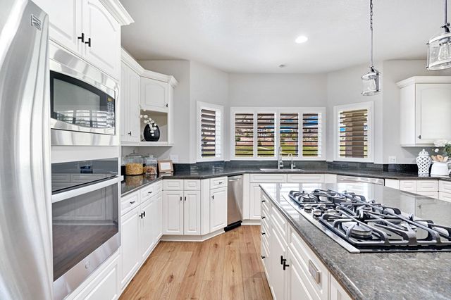 21686 Westmere Lane, Friant, CA 93626