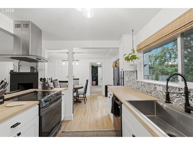5711 W A St, West Linn, OR 97068