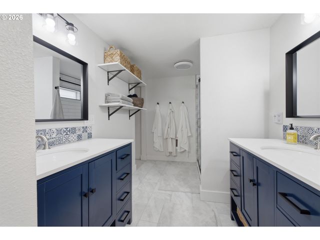 5711 W A St, West Linn, OR 97068