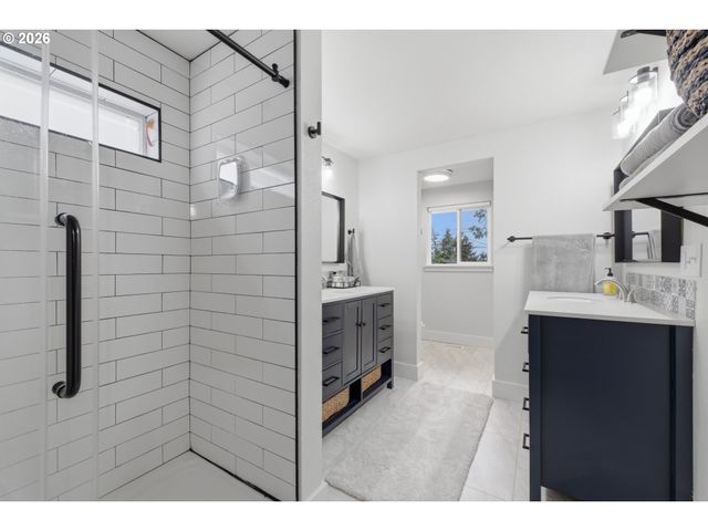 5711 W A St, West Linn, OR 97068