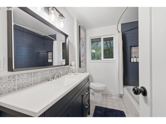5711 W A St, West Linn, OR 97068