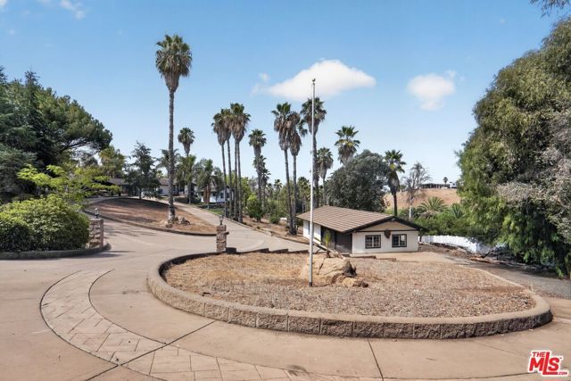 3342 White Hawk Road, Escondido, CA 92027