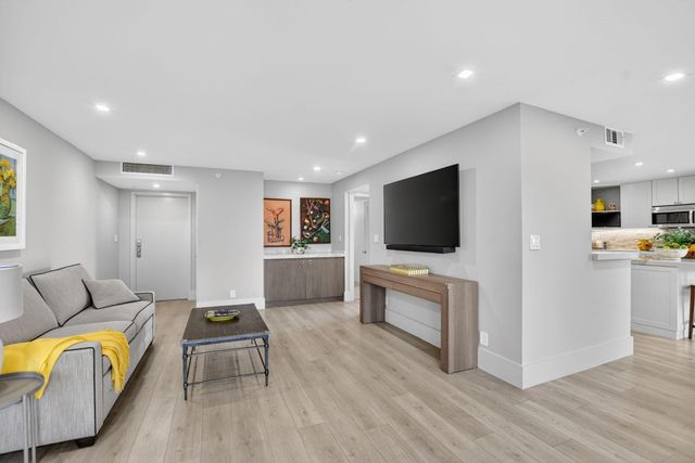 7847 Lakeside Boulevard 1051, Boca Raton, FL 33434