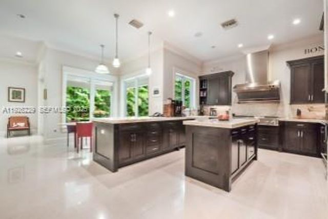 7821 SW 54th Ct, Miami, FL 33143