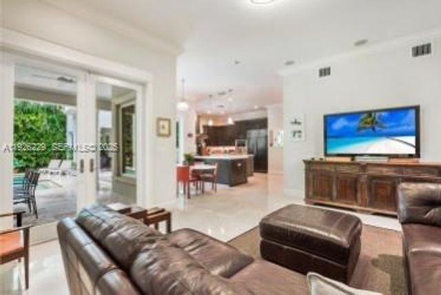 7821 SW 54th Ct, Miami, FL 33143