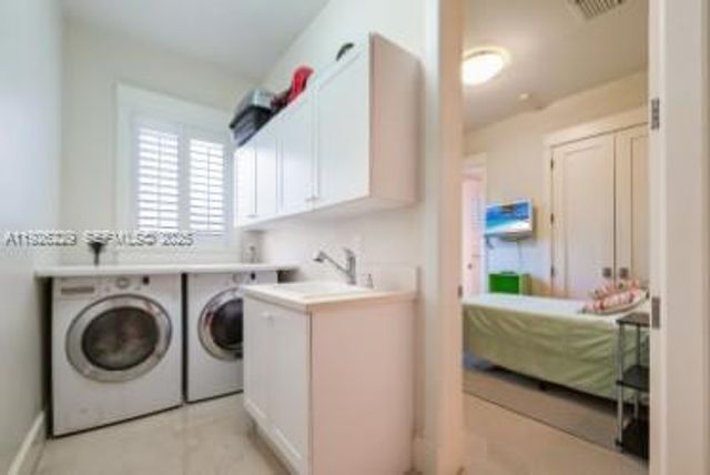 7821 SW 54th Ct, Miami, FL 33143