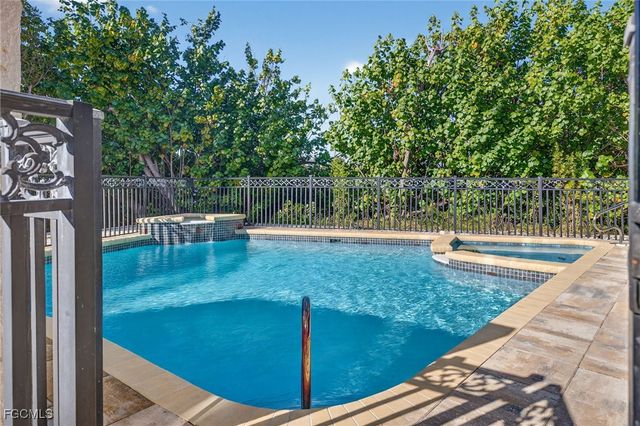 3400 W Gulf DR, Sanibel, FL 33957