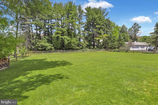 325 FAUST RD, Reading, PA 19608