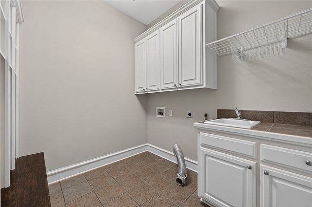 5212 S 44th Place, Rogers, AR 72758