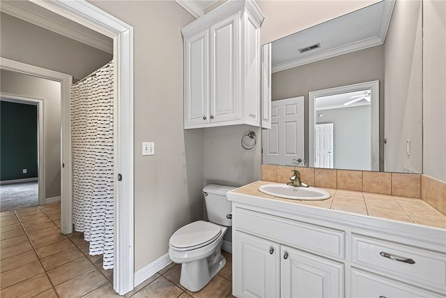 5212 S 44th Place, Rogers, AR 72758