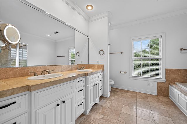 5212 S 44th Place, Rogers, AR 72758