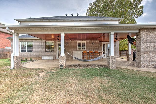 5212 S 44th Place, Rogers, AR 72758