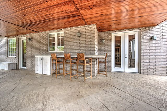 5212 S 44th Place, Rogers, AR 72758