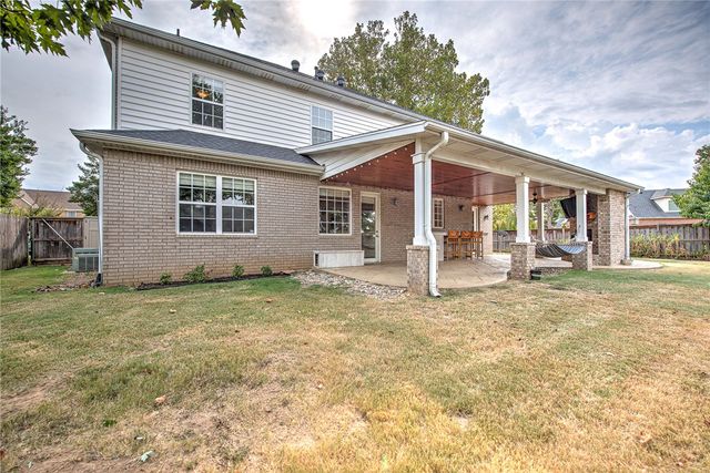 5212 S 44th Place, Rogers, AR 72758