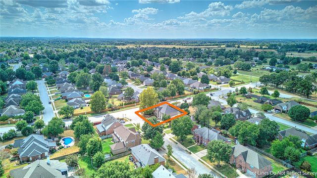 5212 S 44th Place, Rogers, AR 72758